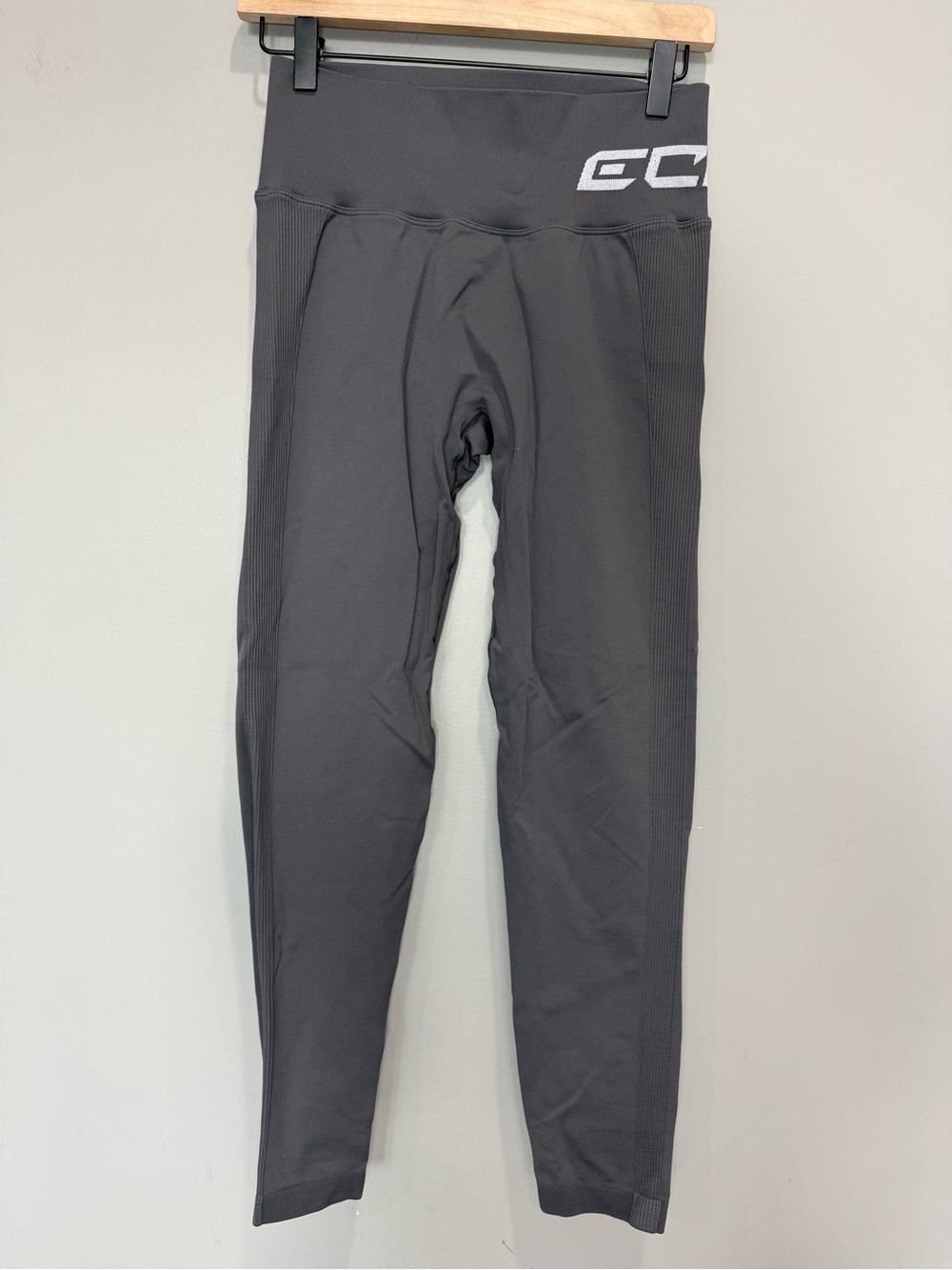 Echt Arise Comfort Leggings in a dark grey size xlarge